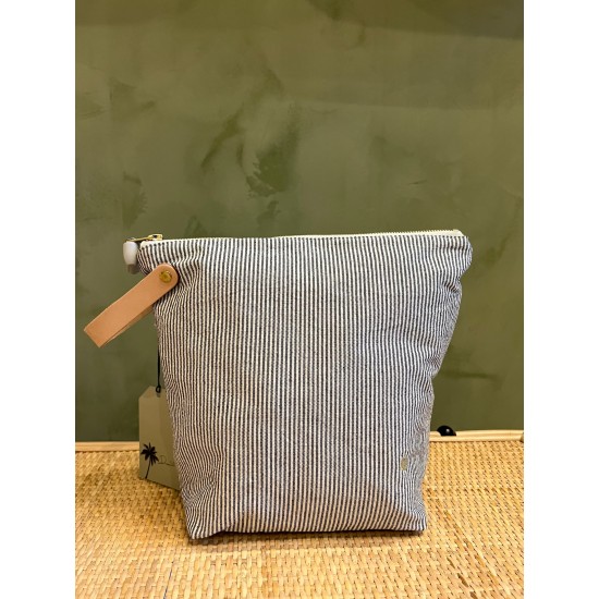 TOILETRY BAG اكسسواراتFINETTE CAVIAR GM