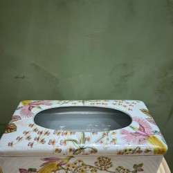 Tissue Box w/ Lid  كسسوارات منزليه Spring
