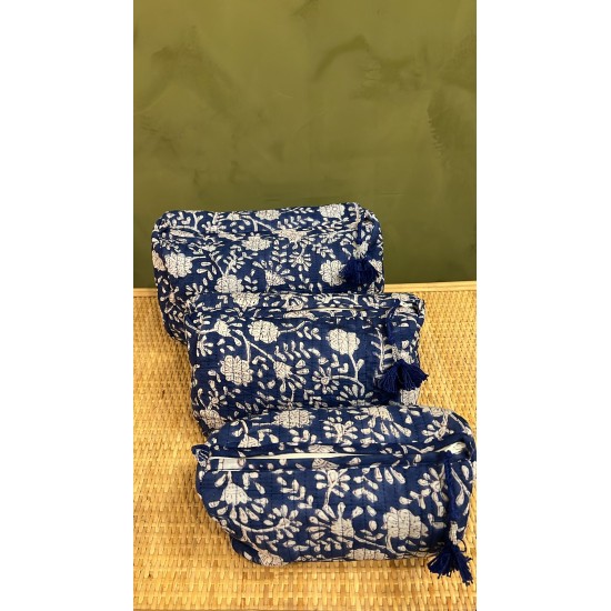 Blue,White  Flowers Toiletry Bags S/3 اكسسوارات