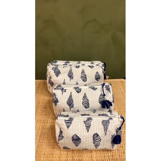 White,Blue Shells Toiletry Bags S/3 اكسسوارات