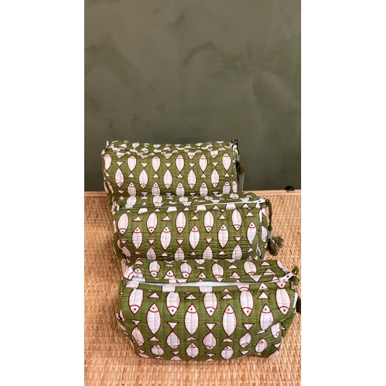 Green, White fish Toiletry Bags S/3 اكسسوارات