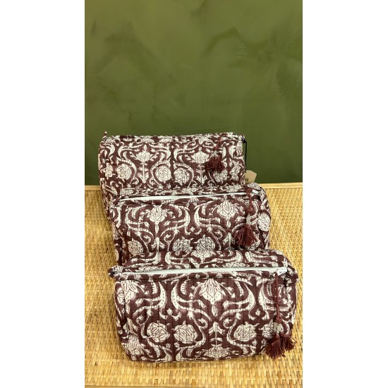 Maroon,White Flowers Toiletry Bags S/3 اكسسوارات